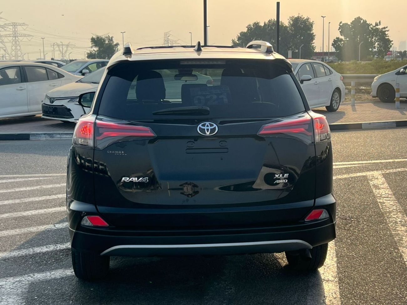 Toyota RAV4 2018 Toyota RAV4 XLE - 2.5L V4-RearCam-AWD 4x4 - Push Start -Leather seat Sunroof - Mileage-