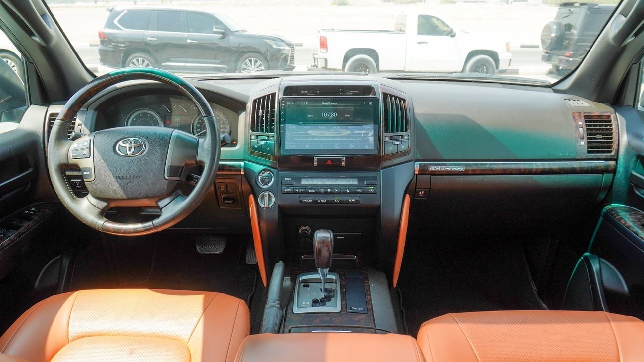 Toyota Land Cruiser GXR V8