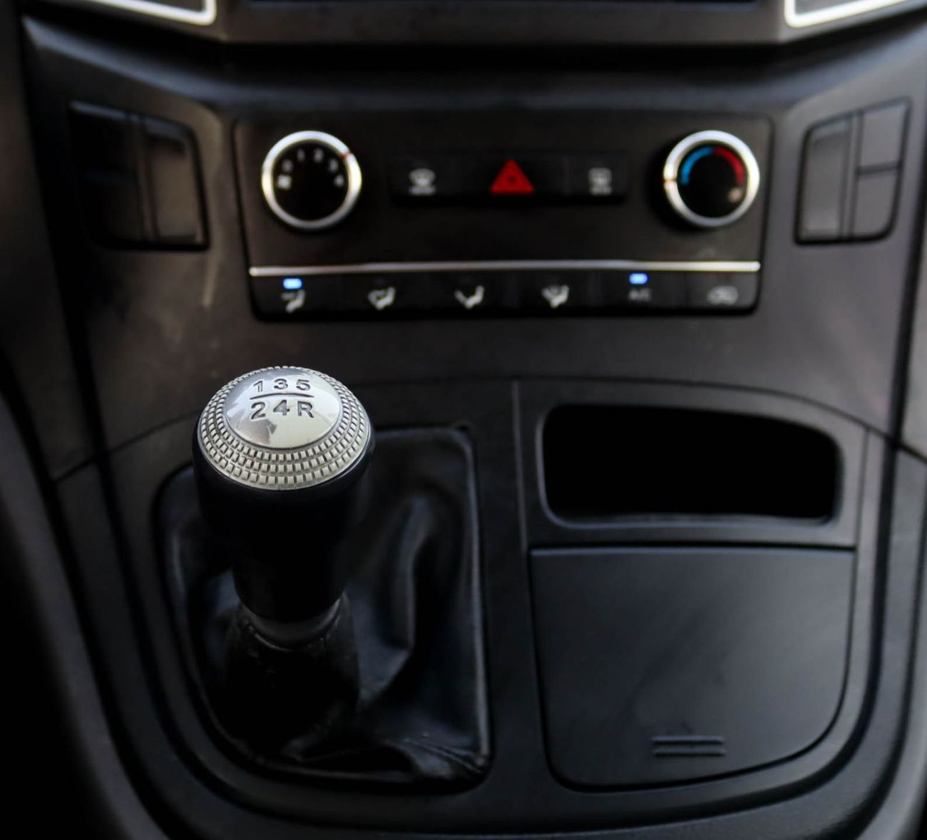 هيونداي H-1 Hyundai H1 2.4L VAN RWD 2020 GCC accident-free, in excellent condition, 820 P.M