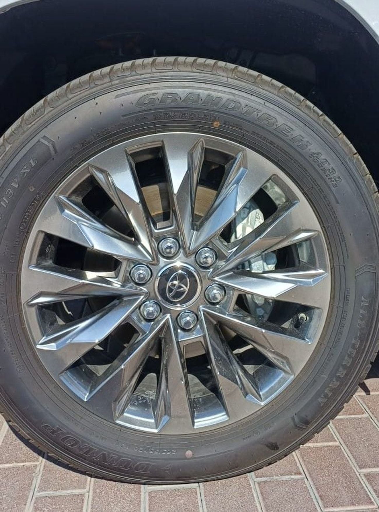 تويوتا لاند كروزر TOYOTA LAND CRUISER VXR 3.5L HYBRID COLOR WHITE MODEL 2025