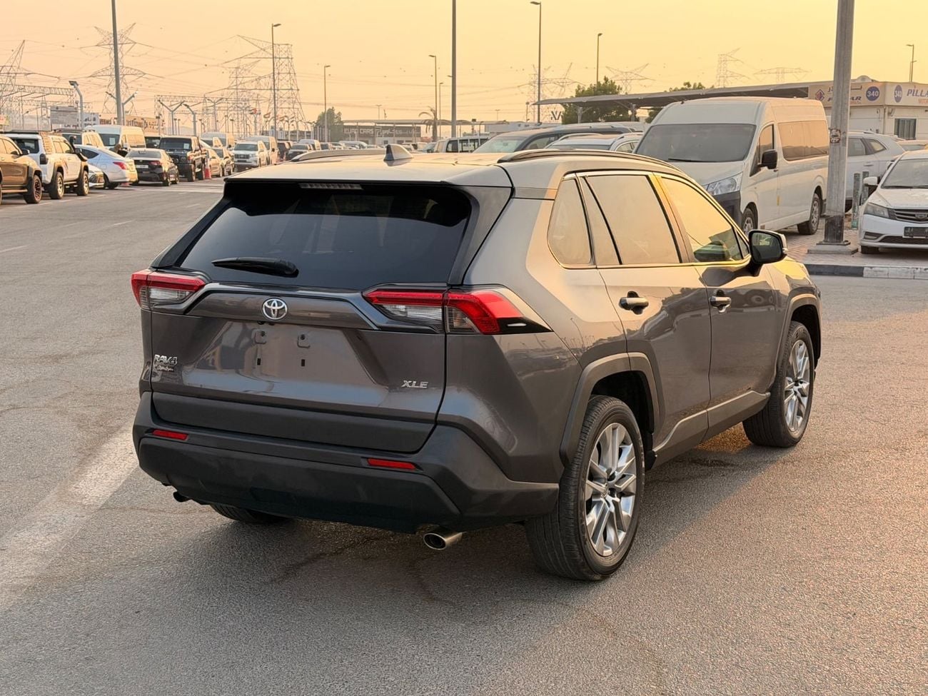 تويوتا راف ٤ XLE تويوتا RAV4 XLE بريميوم موديل 2023 كاملة المواصفات، مستوردة من الولايات المتحدة الأمريكية