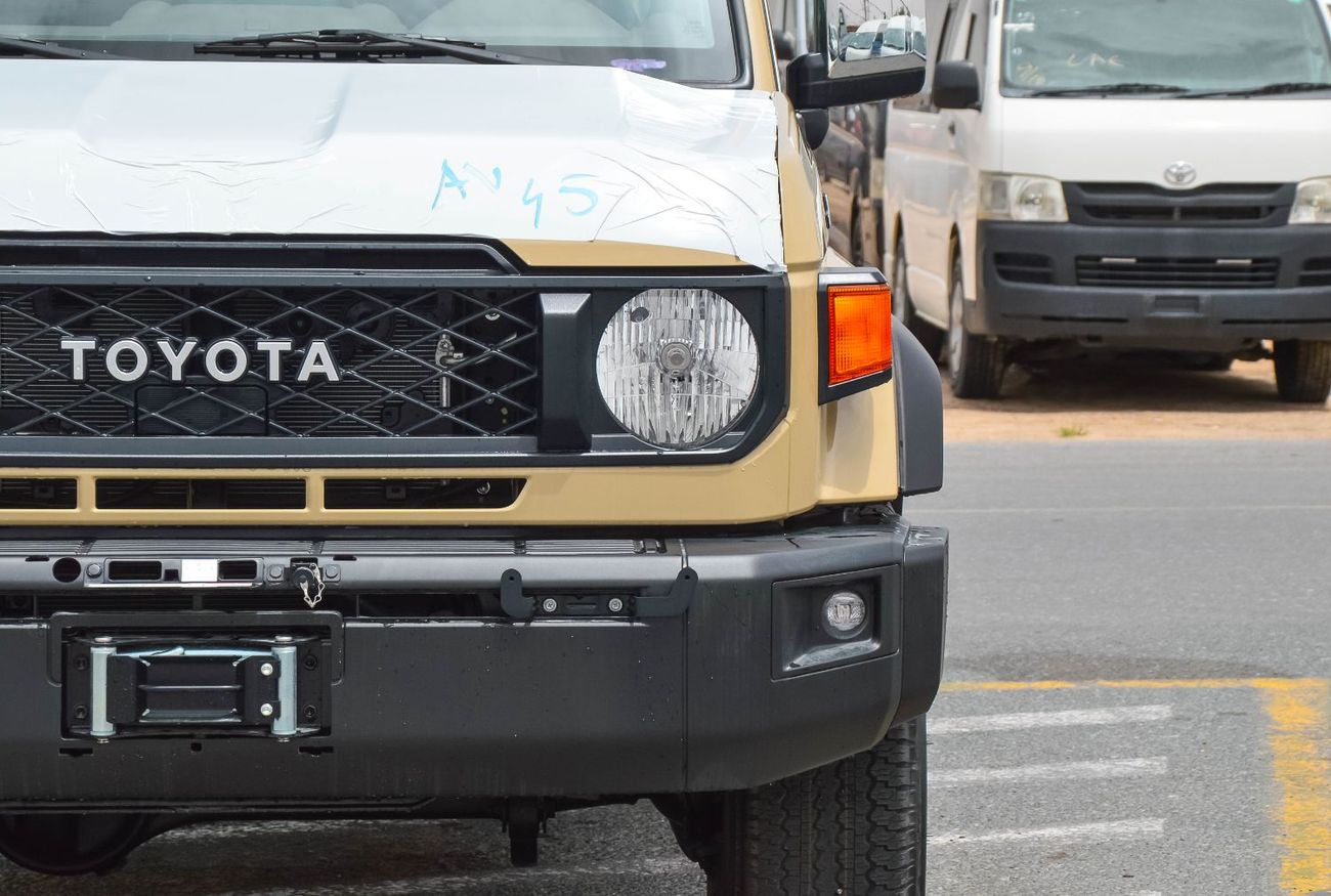 Toyota Land Cruiser 70 TOYOTA LAND CRUISER 76 4.0L 4WD 5DOOR AT SUV 2026