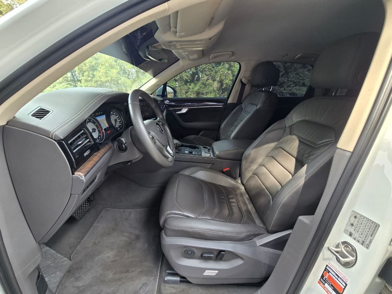 Volkswagen Touareg Comfortline 3.0L VOLKSWAGEN TOUAREG COMFOTLINE 2018 GCC // PERFECT CONDITION // ACCIDENT FREE