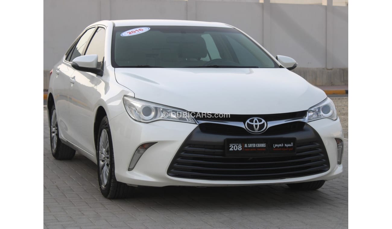 Toyota Camry S TOYOTA CAMRY 2016 WHITE GCC 2.5 EXCELLENT CONDITION WITHOUT ACCIDENT