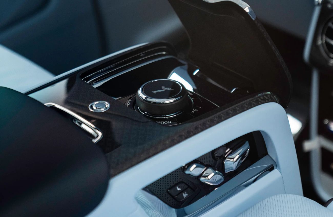 Rolls-Royce Cullinan 6.75L V-12 Twin-Turbocharged Engine