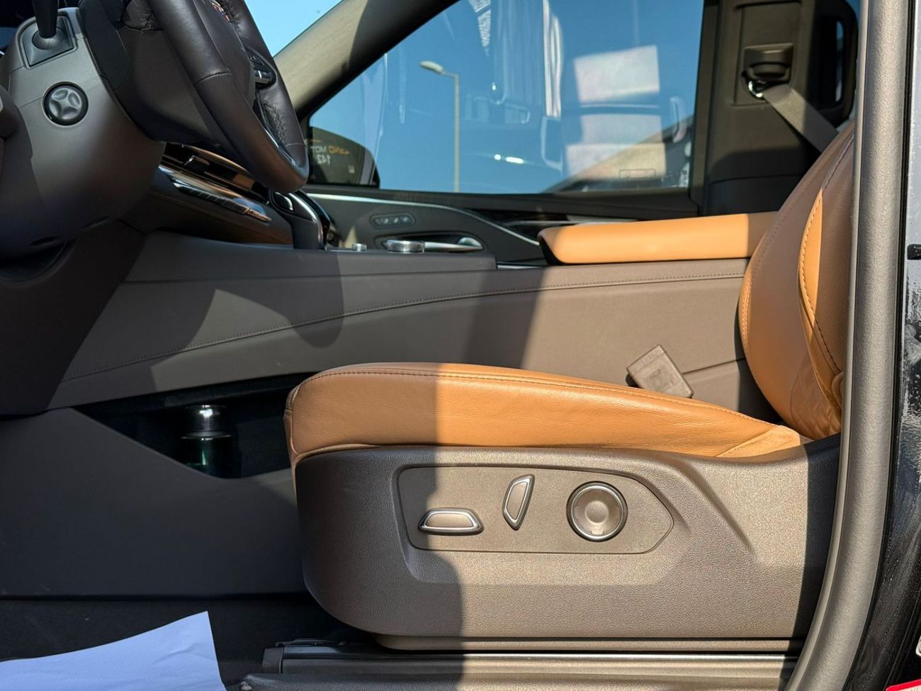 كاديلاك إسكالاد Premium Luxury Platinum 6.2L 4WD