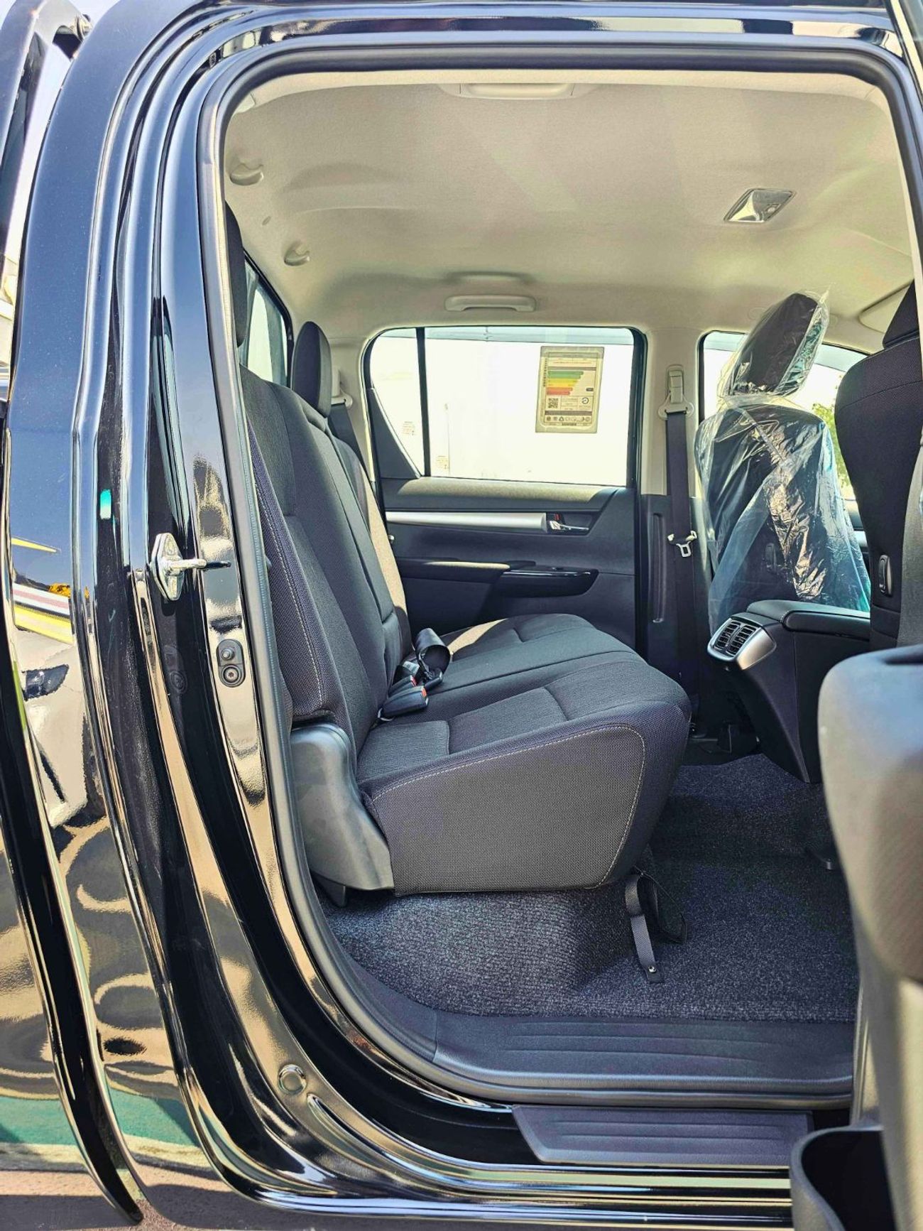 تويوتا هيلوكس SR5 / NARROW BODY DOUBLE CABIN / 2.7L PETROL V4 M/T / REAL CAMERA WITH CHROME BUMPERS (CODE#HP2MF)