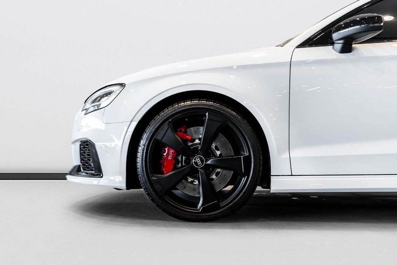 Audi RS3 TFSI quattro 2.5L (400 HP) Sedan