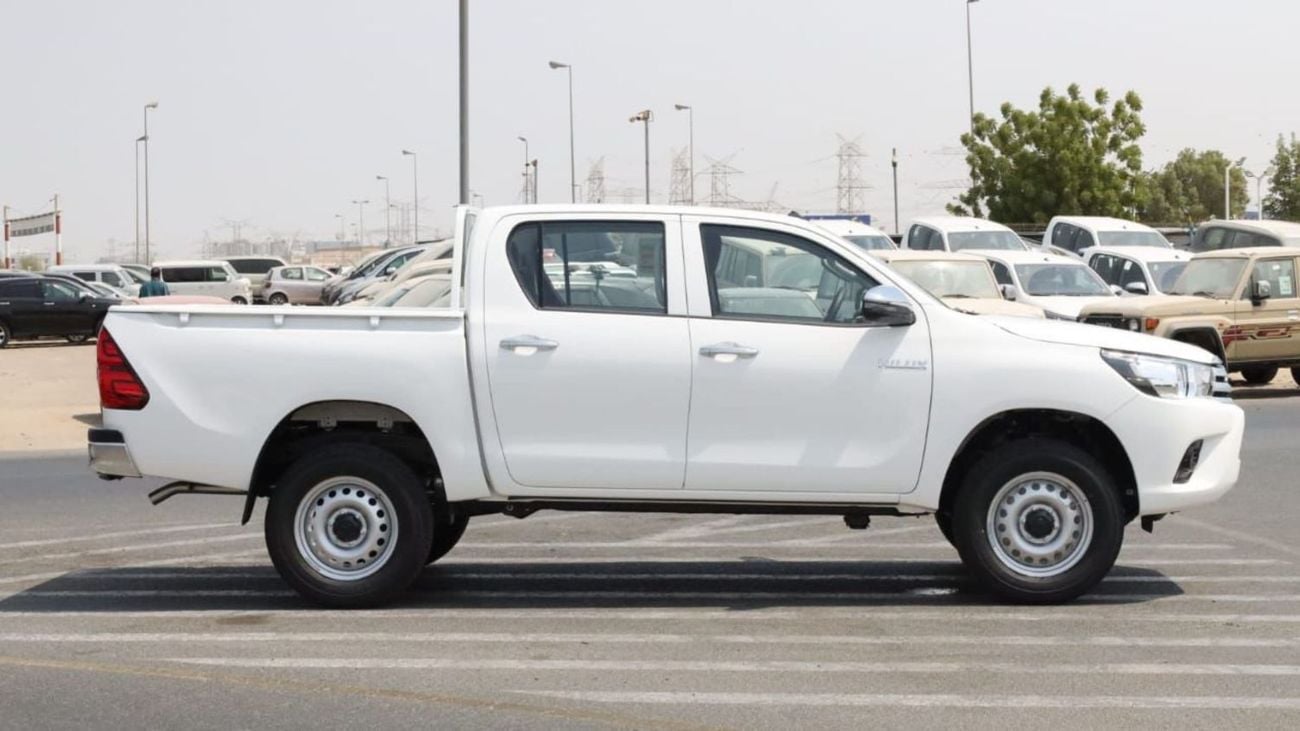 تويوتا هيلوكس DLX 2.7L Double Cabin . Automatic . Four Wheel Drive . 5 Seater . 4 Door . Pick Up Truck