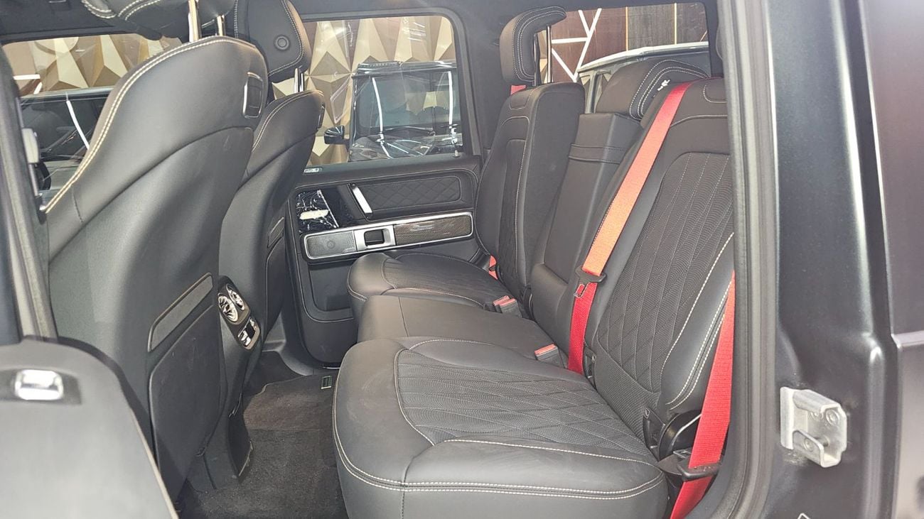 مرسيدس بنز G 63 AMG STD نسخة الجراند اسود مطفي داخلية كاربون فايبر