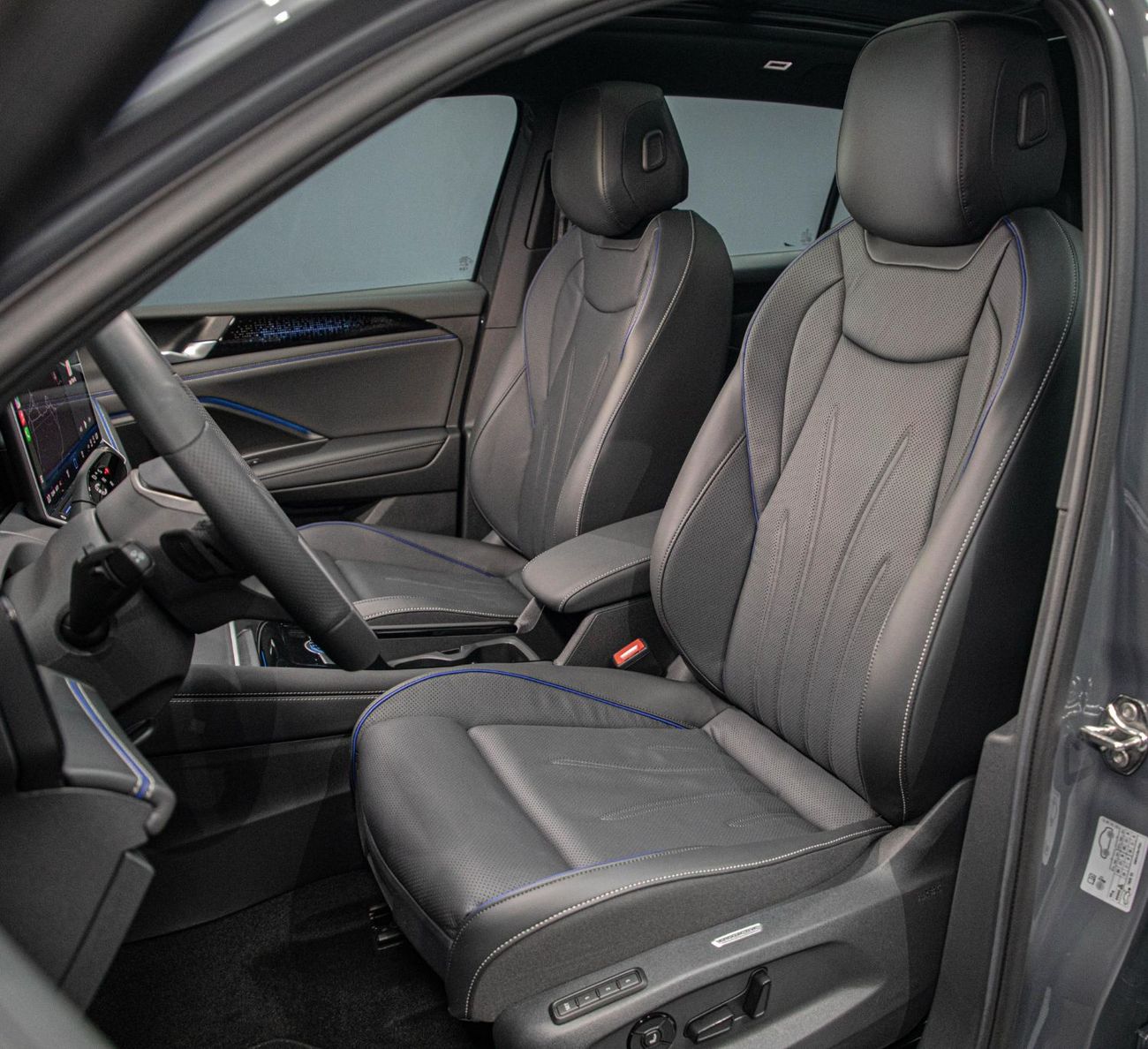 Volkswagen Tiguan R-Line 2.0L 2,195x60 • 20% DP • 2025 Volkswagen Tiguan R-Line Black Edition • VW Warranty + Service 