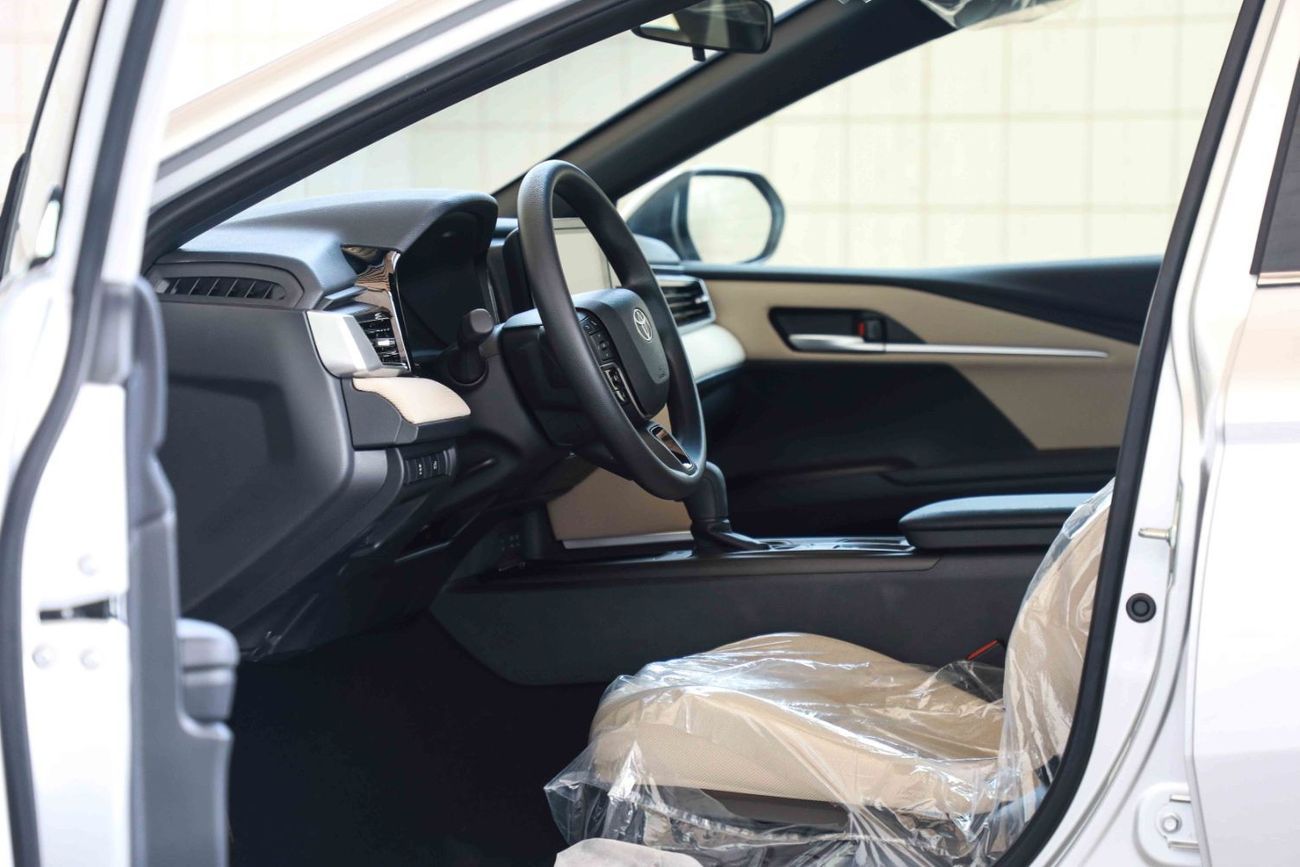 تويوتا كامري 2025 TOYOTA CAMRY LE 2.5 Hybrid - SILVER METALLIC inside BEIGE | Export Only