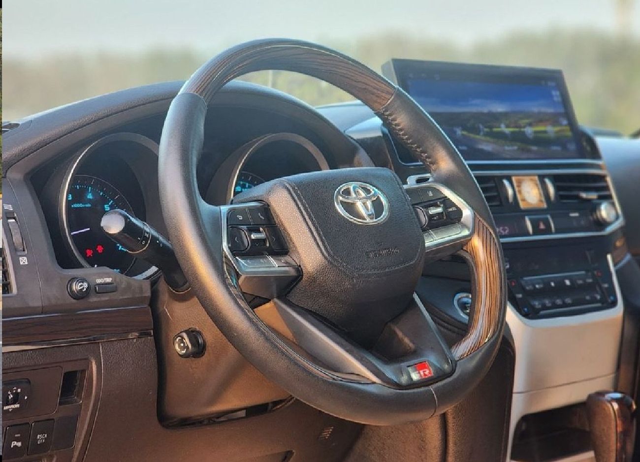 Toyota Land Cruiser GXR 2010 Model Facelift to 2024 Shape LC300 Full Option Car is very clean and Perfect condition