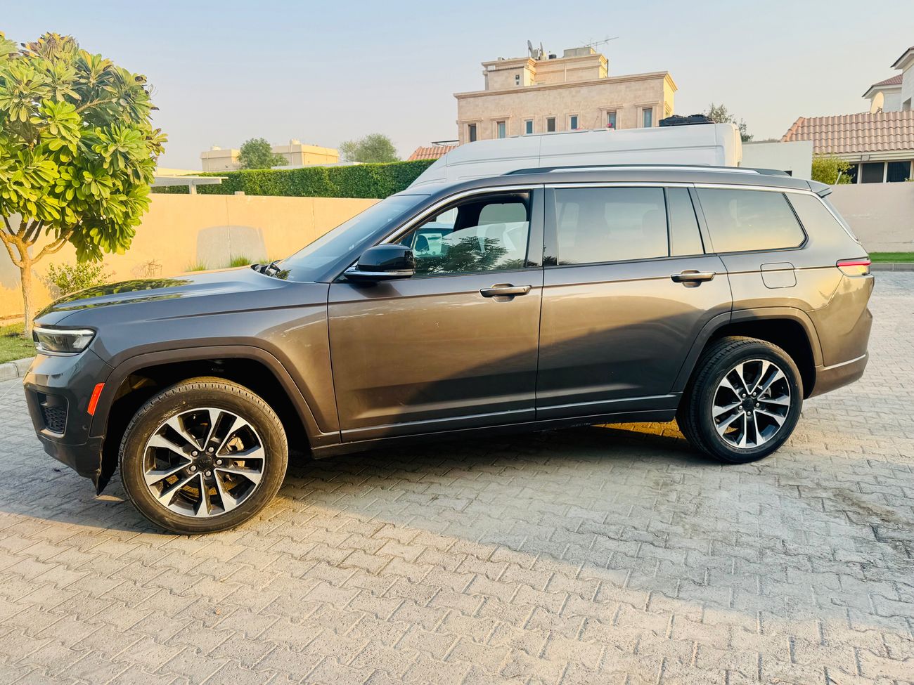 جيب جراند شيروكي Overland 3.6L