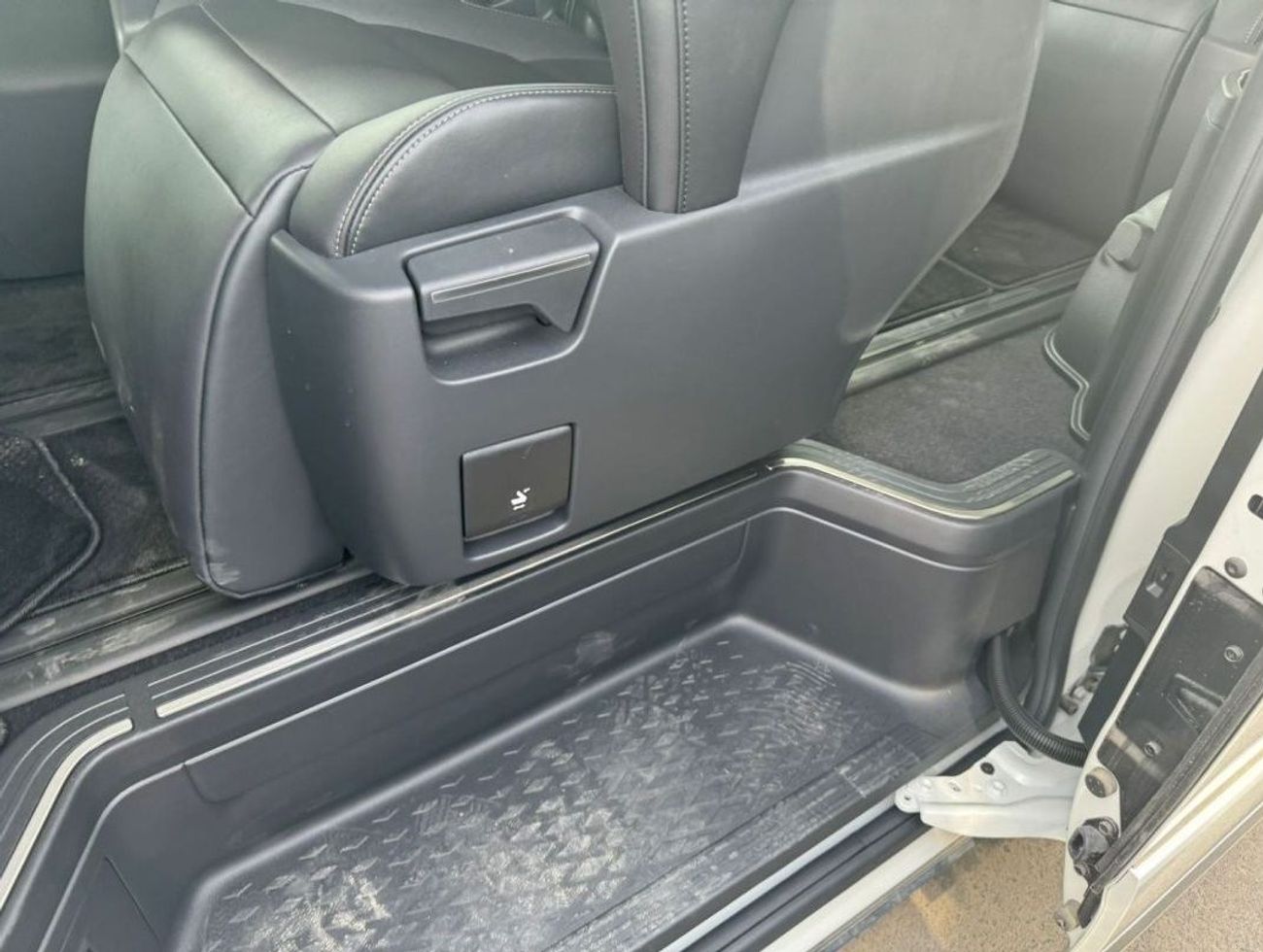 Toyota Granvia PREMIUM 3.5L PETROL 2023