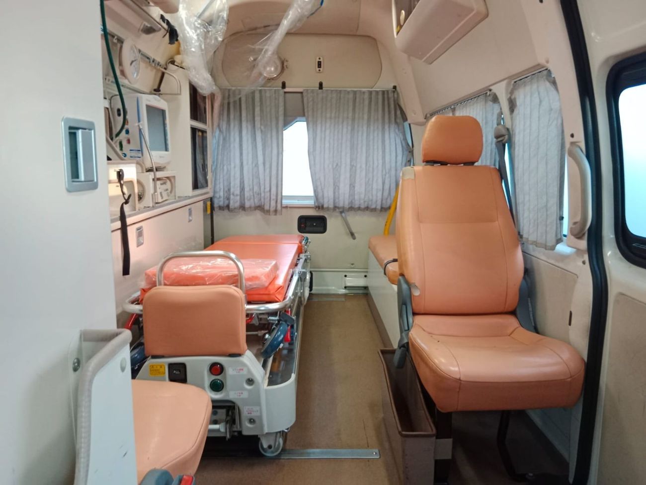 تويوتا هاياس TOYOTA HIACE VAN (AMBULANCE) RIGHT HAND DRIVE(PM53467)