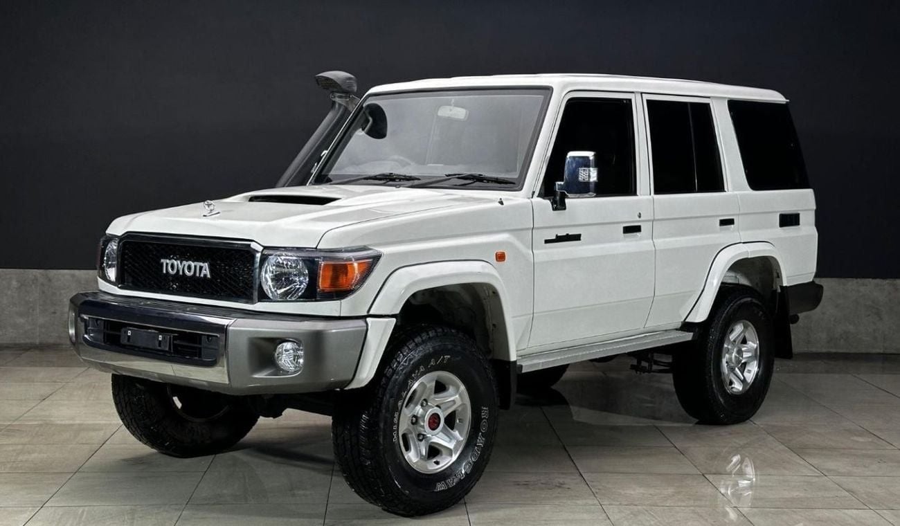 تويوتا لاند كروزر 70 Diesel 4.5 Liter Right Hand Drive Manual Gear Leather Seats
