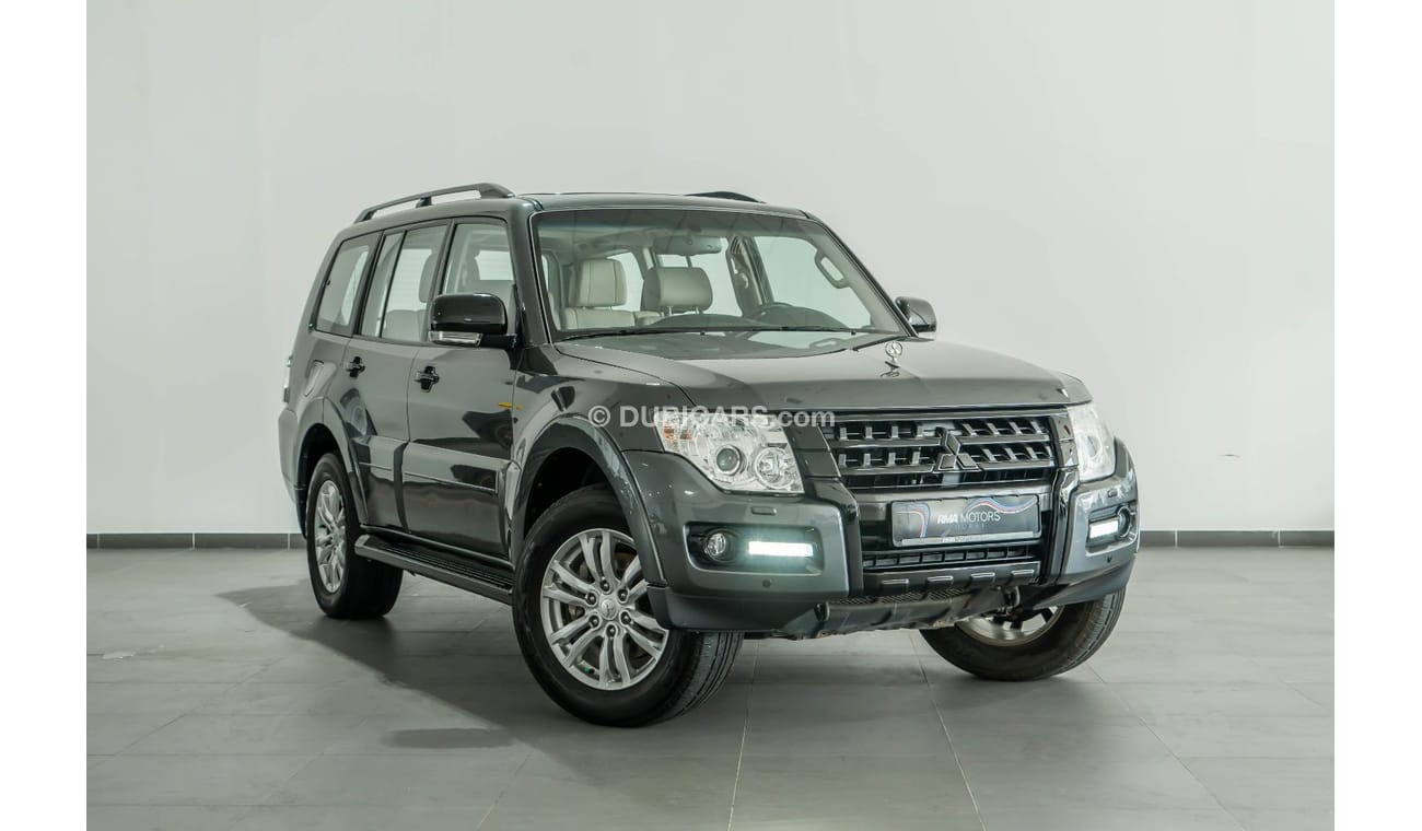 ميتسوبيشي باجيرو 2015 Mitsubishi Pajero 3.8L V6 GLS Black Pack / Full-Service History
