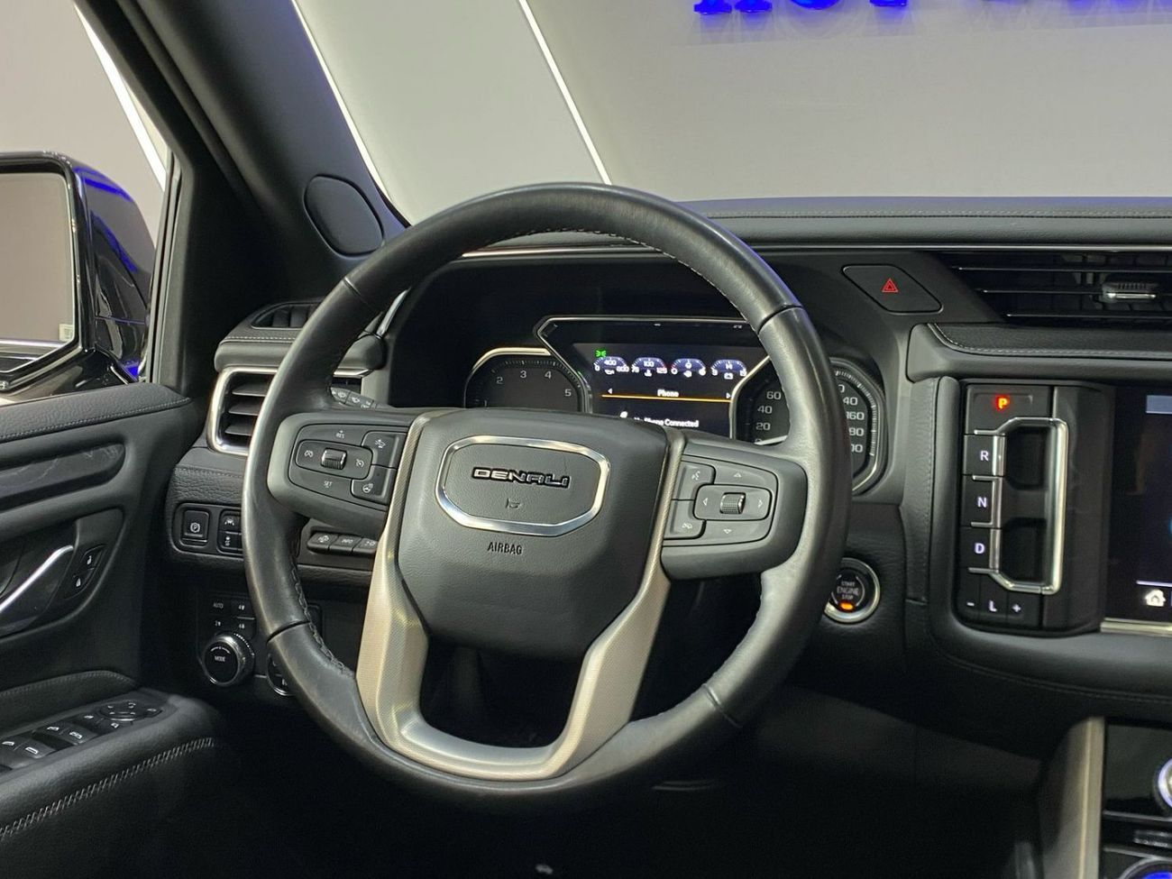 GMC Yukon Denali 6.2L (8 Seater) - 2021