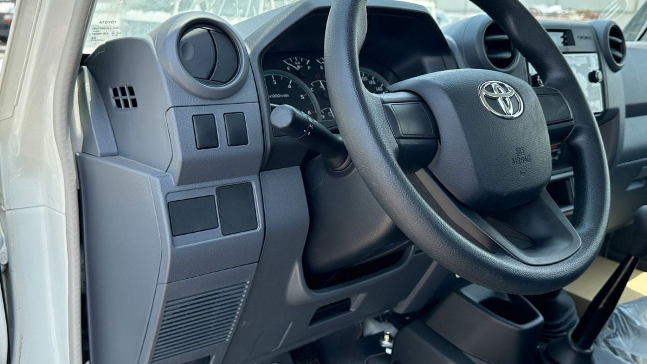 تويوتا لاند كروزر بيك آب TOYOTA LC79 SC 4.0 MT 2025 basic options