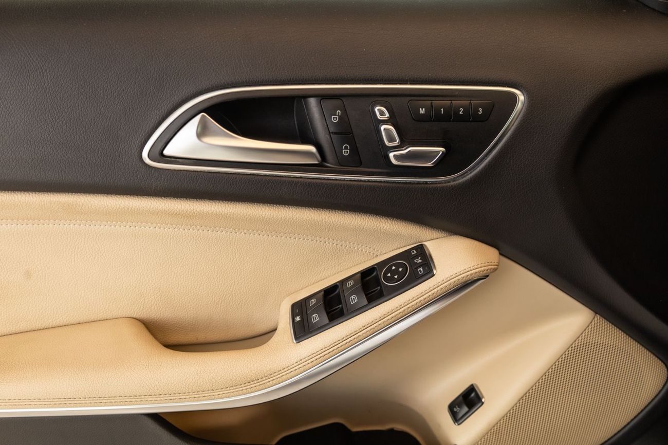 Mercedes-Benz GLA 220 Std 1.6L