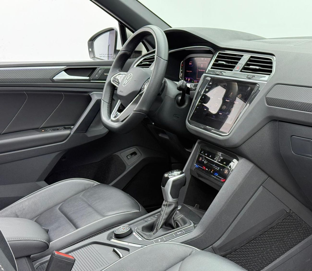 فولكس واجن تيجوان 2024 Volkswagen Tiguan R-Line, 2026 Volkswagen Warranty + Service Pack, Very Low Km, GCC