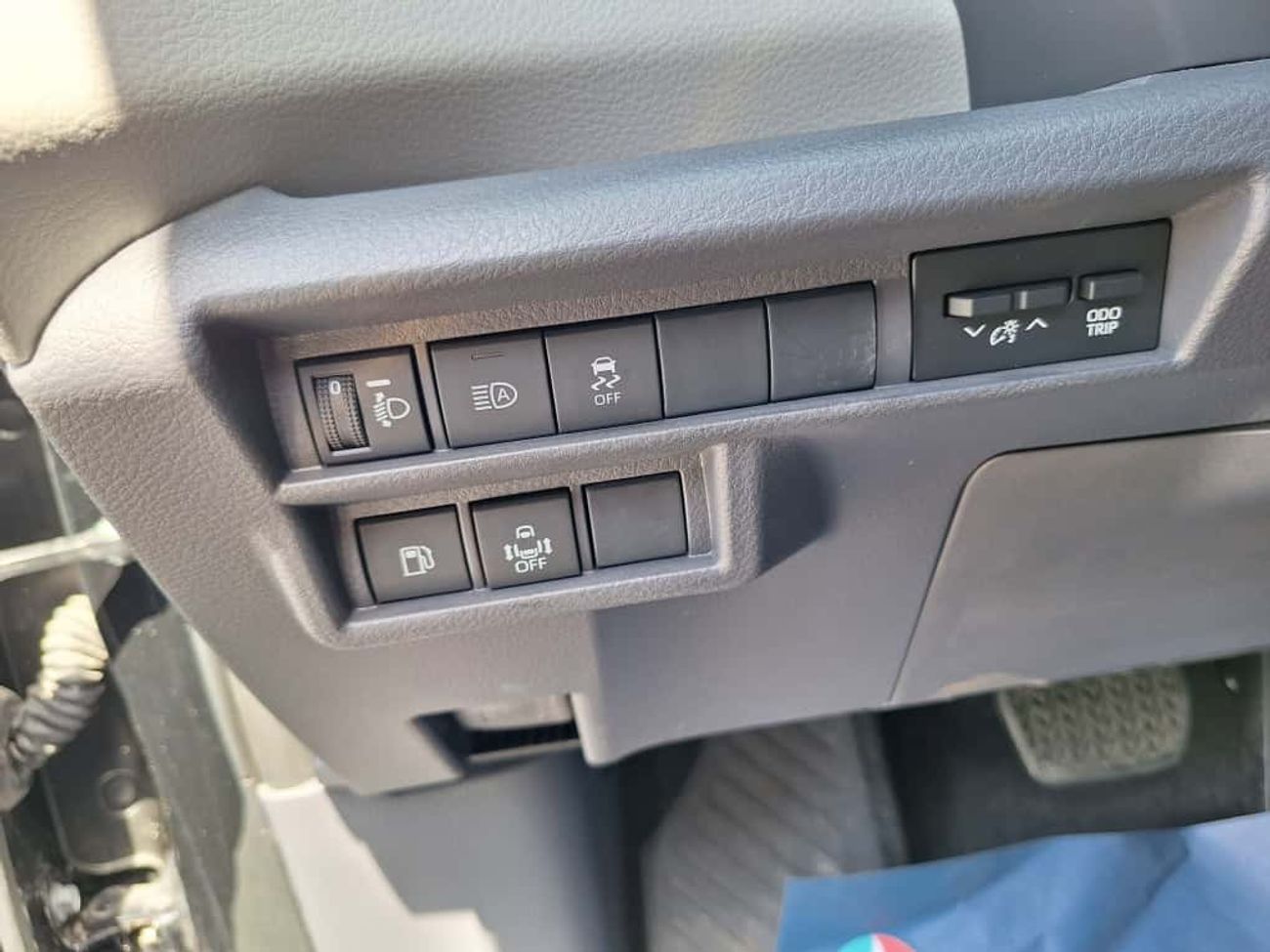 Toyota Granvia TOYOTA GRANVIA 2.5L HYBRID 7 SEATER