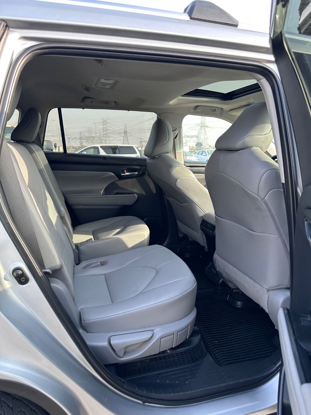 تويوتا هايلاندر Highlander xle Hybrid 4x4 Full option