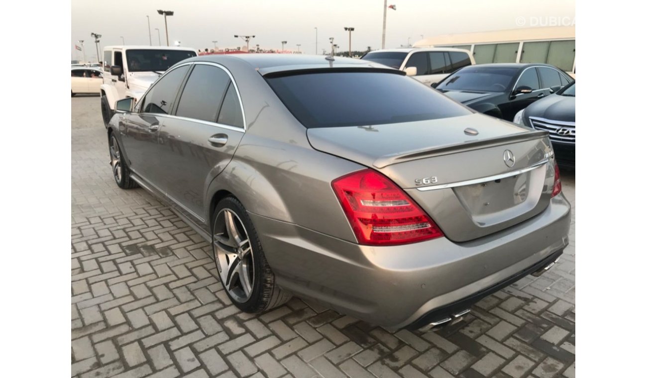 Mercedes-Benz 500 مرسيدسS550 بحالة ممتازة 2007 بدي كت63