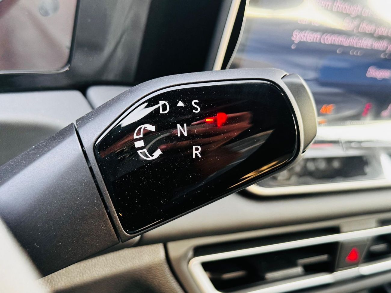 Volkswagen Tiguan Volks wagen Tigwan R line  2.0 L. Model.  2025