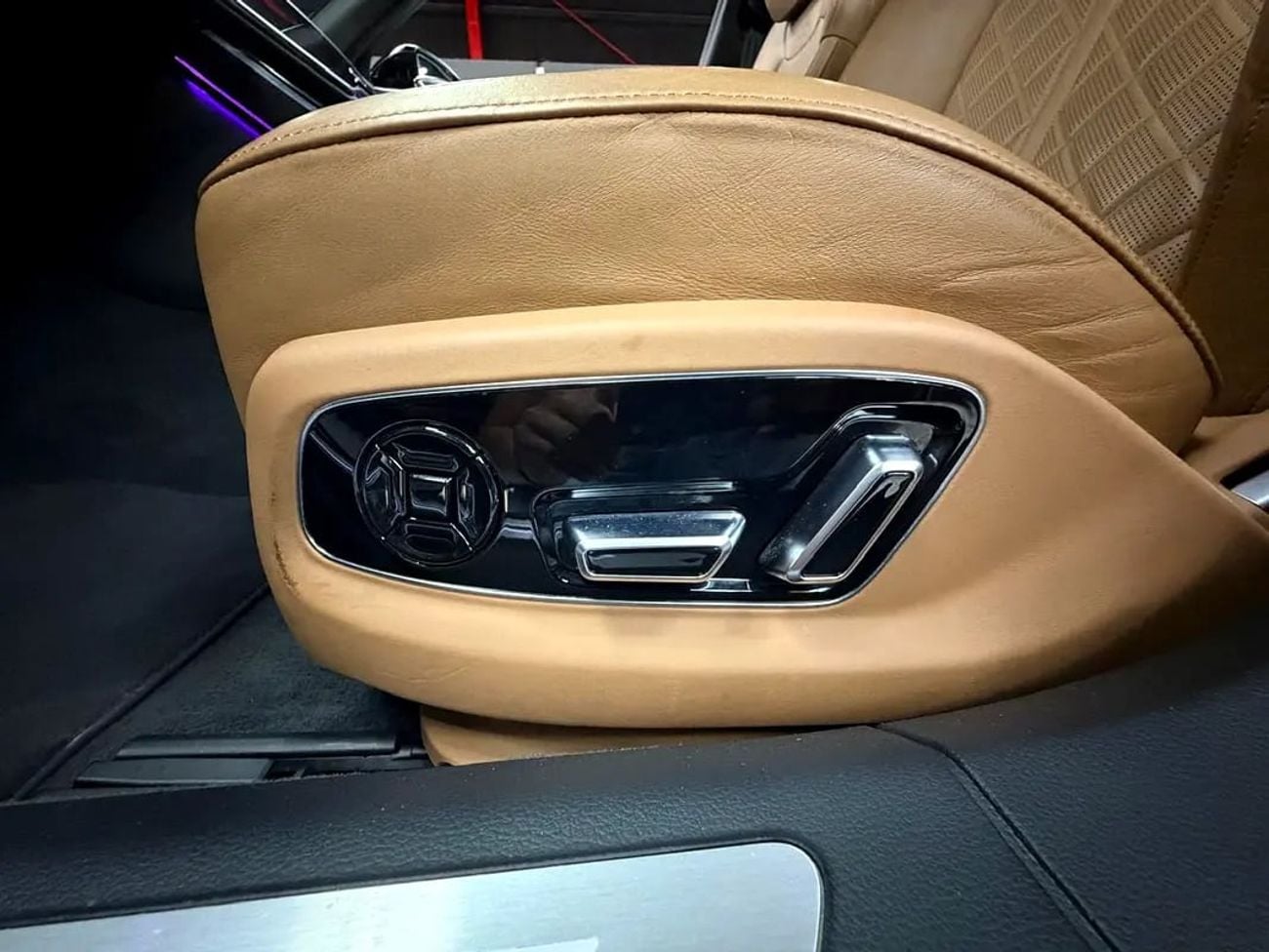 Audi S8 TFSI quattro 4.0L