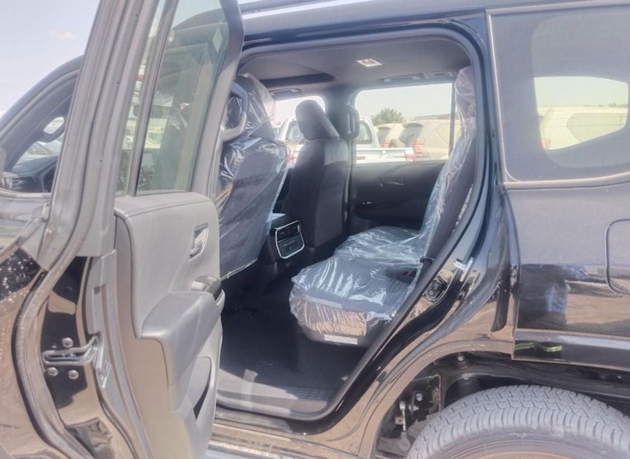 تويوتا لاند كروزر GXR 4.0L Land Cruiser LC300 GXR Petrol 4.0L