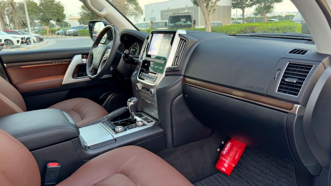 تويوتا لاند كروزر 5.7l VXR Grand Touring S