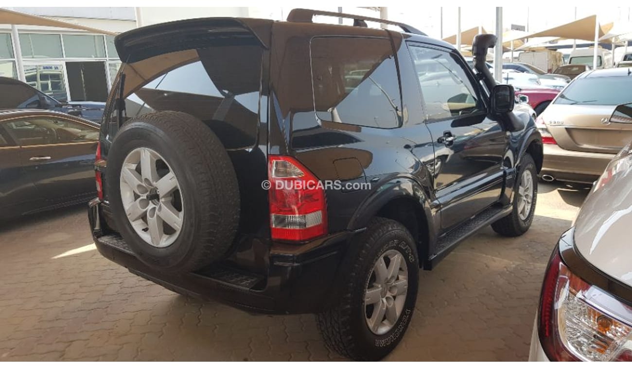 Mitsubishi Pajero 2007 model 3.8 gls 4 wheel drive full options Gulf specs