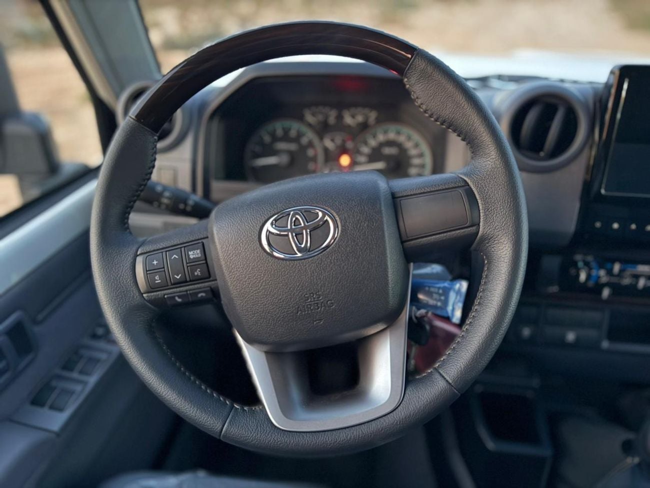 تويوتا لاند كروزر 70 LX LC76 STD Std 4.0L AWD