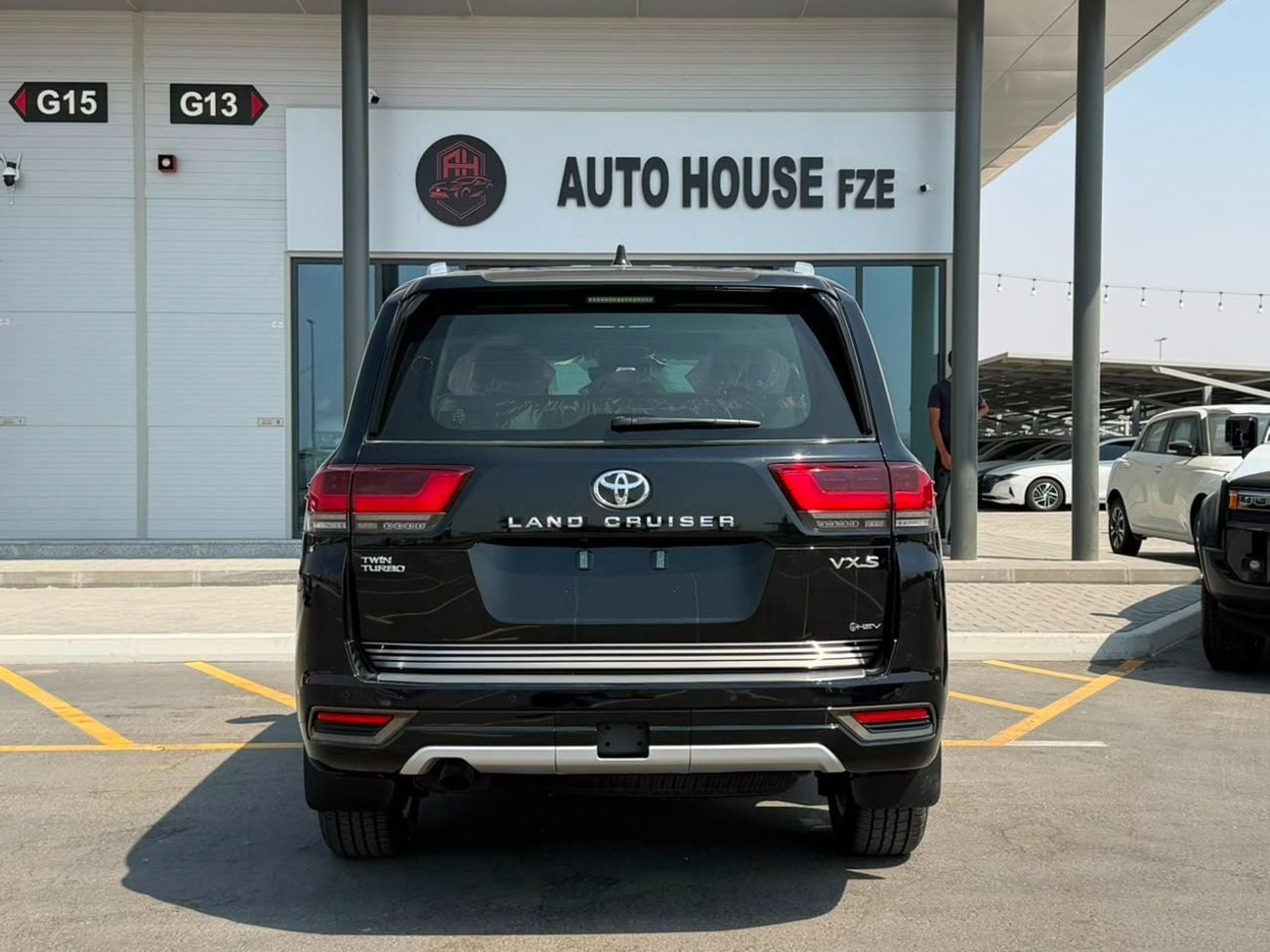Toyota Land Cruiser VXR Toyota LC300 VXR 3.5 hybrid 2026 full option GCC