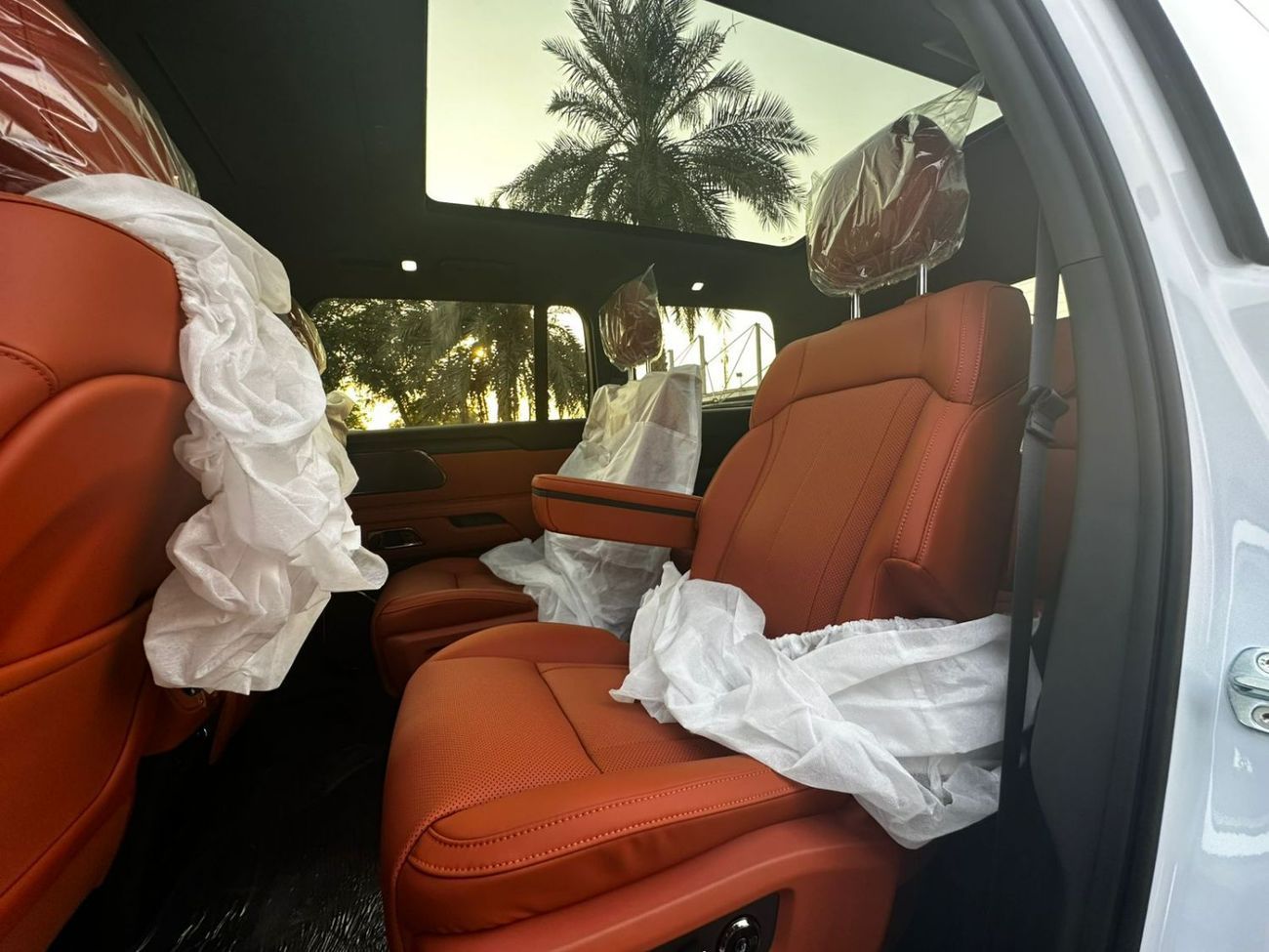 روكس 01 ROX 01 7 SEATS HYBRID White/Orange | Long range 2025