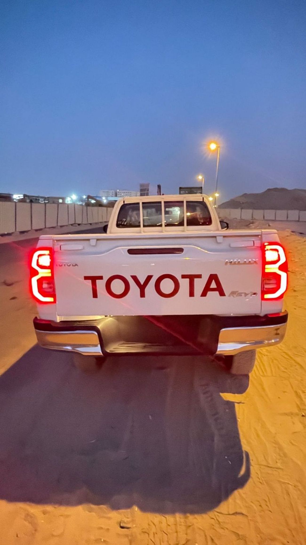 Toyota Hilux DIESEL 2.8 LITER  ,RIGHT HAND DRIVE ,AUTOMATIC GEAR
