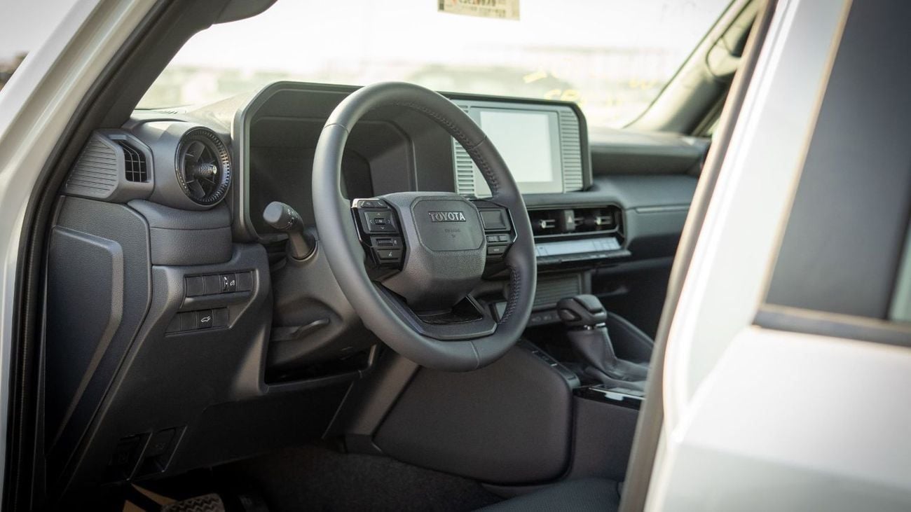 تويوتا برادو 2.7L 4-cylinder inline petrol, 4 door, 7 seats