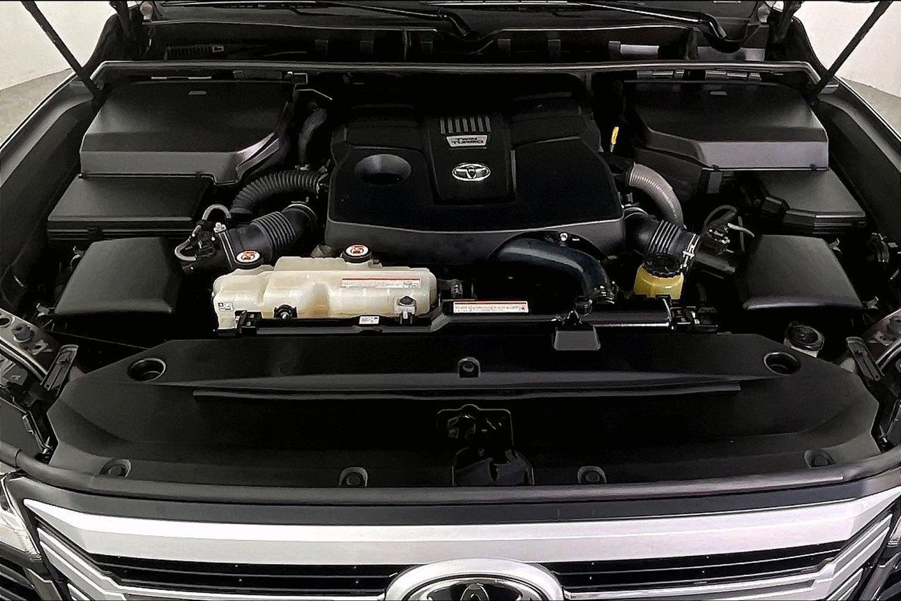 Toyota Land Cruiser GXR | National Day Celebration | Guaranteed Warranty | 0 Down Payment