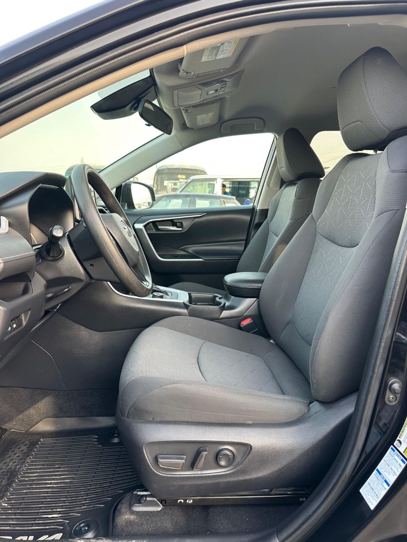 Toyota RAV4 Hybrid XLE 2.5L push start full option