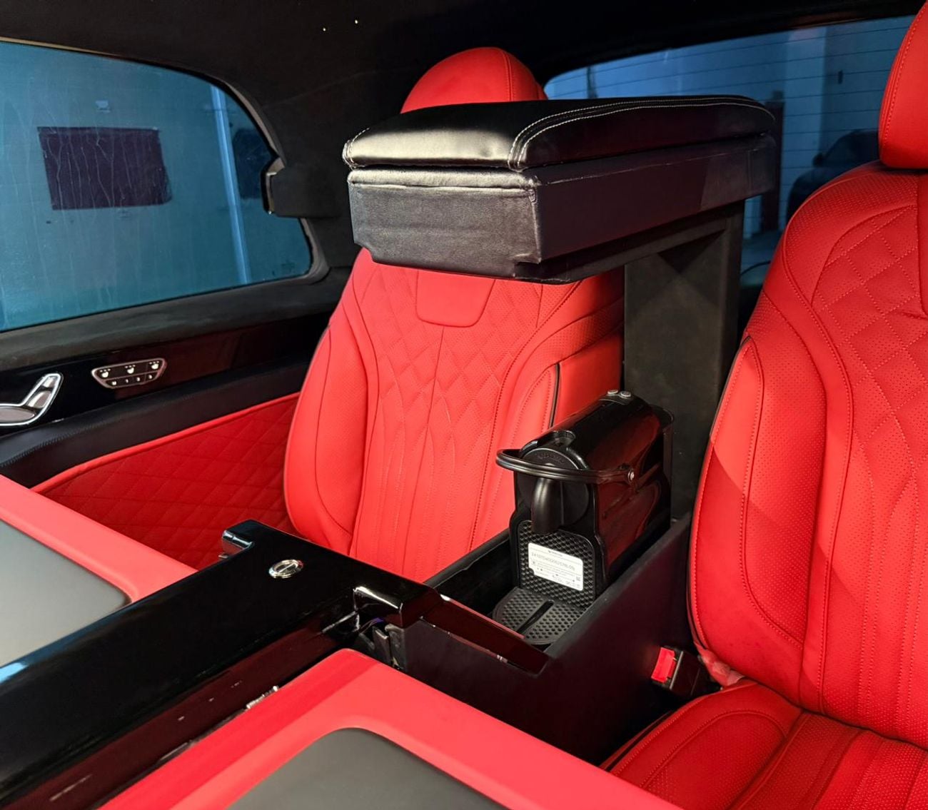 مرسيدس بنز V 250 2024 Mercedes Maybach V250, Warranty, Very Low Km, Fully Loaded, Excellent Condition, GCC