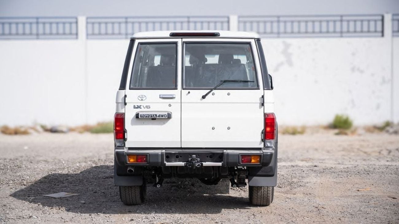 Toyota Land Cruiser 70 LC76 4.0 MT mid option 2025