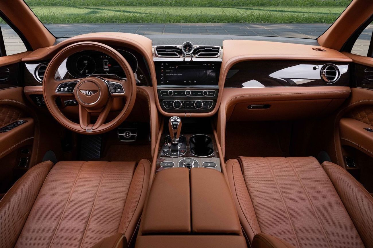 بنتلي بينتايجا V8 | 11,750 P.M  | 0% Downpayment | Full Bentley History!