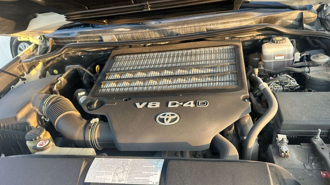 Toyota Land Cruiser GXR-4.5L-Diesel-LHD-Automatic-4wd-GCC specs-8 Cylinders-8 Seats-5 Doors