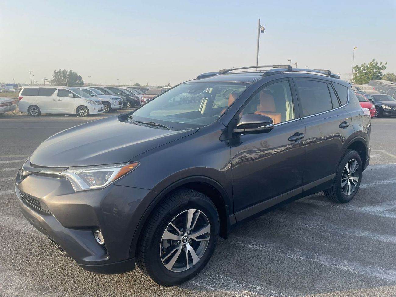 Toyota RAV4 2018 Toyota Rav4 Adventure 2.5L V4 Full Option - Sunroof Push Start & Truck Auto With Radar - l