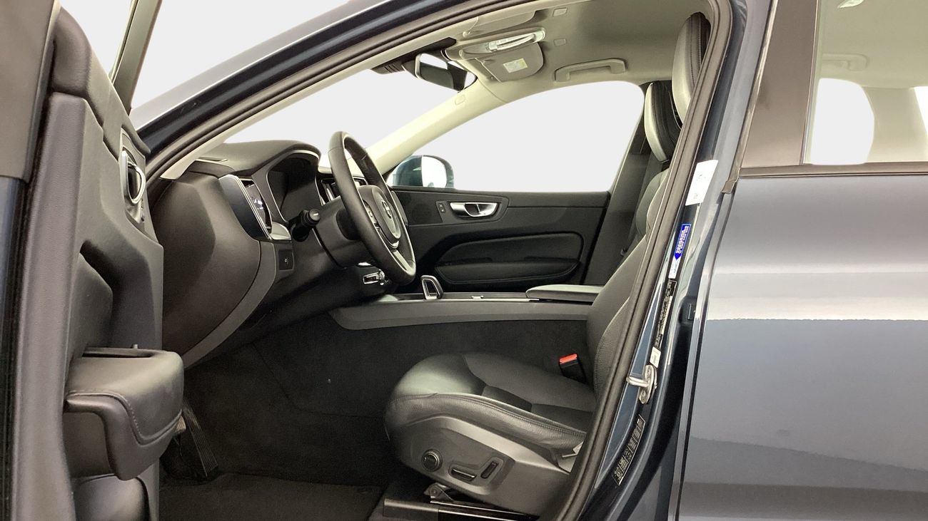 فولفو XC 60 B5 CORE AT | شامل الضمان | 0 ﺪﻔﻋﺓ ﺃﻮﻟﻯ