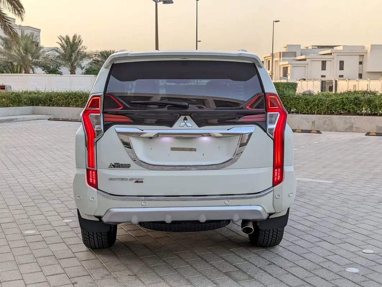 ميتسوبيشي مونتيرو سبورت GLS TOP FULL OPTION GCC ACCIDENT FREE IN EXCELLENT CONDITION