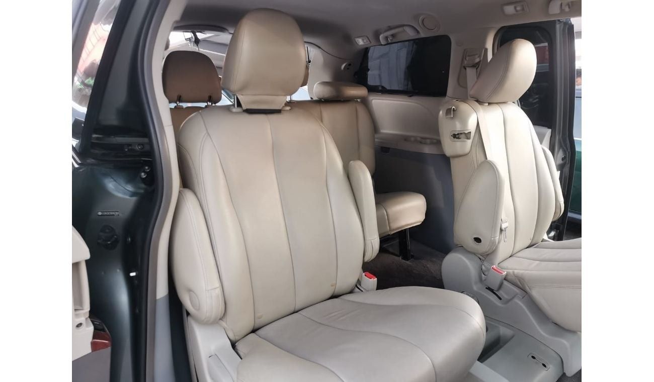 تويوتا سيينا In excellent condition and requires no expenses