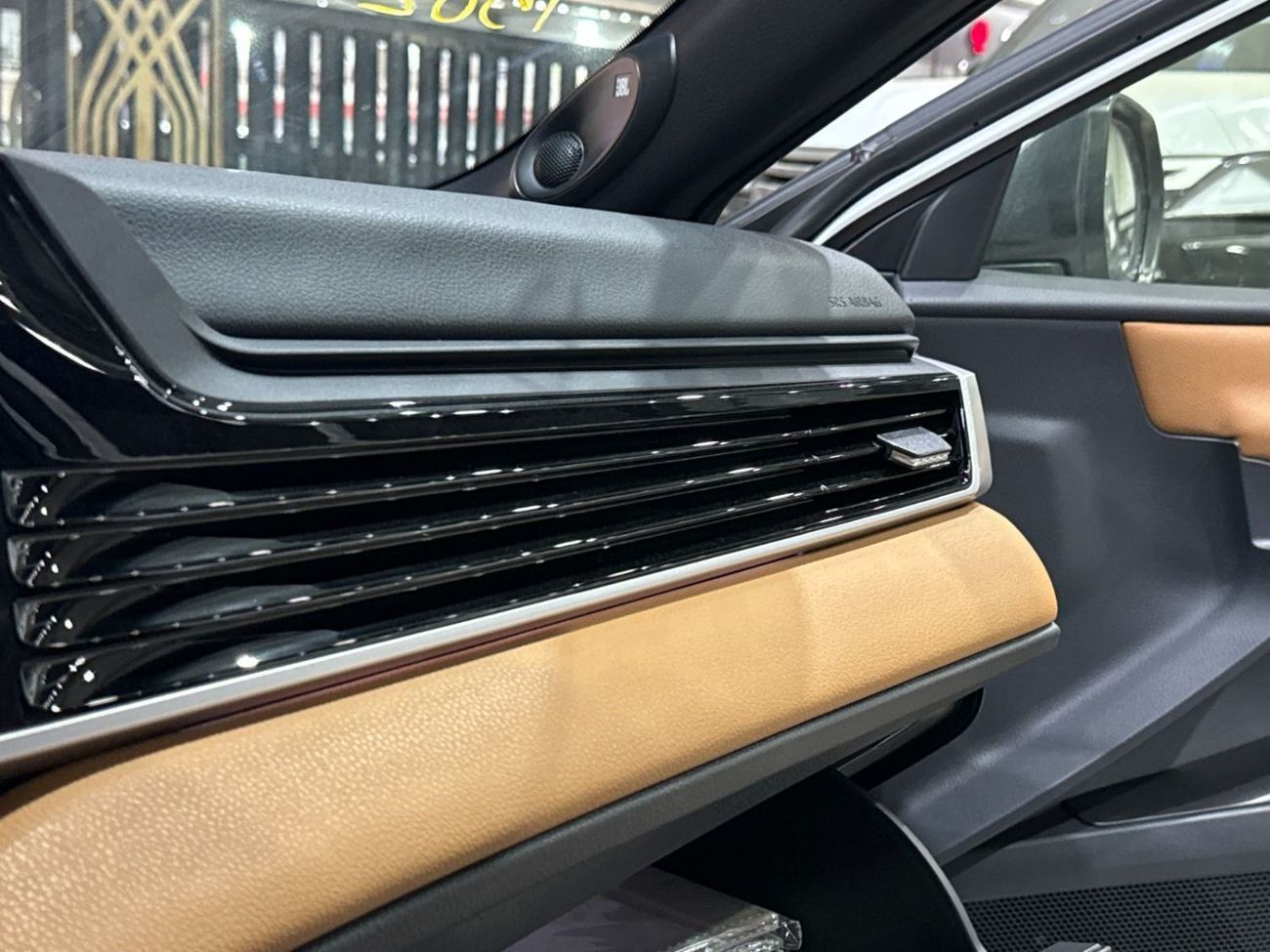 Toyota Camry 2.5L Lumiere  HEV , Leather seat, Panoramic Roof Full option 2026 Saudi Specs